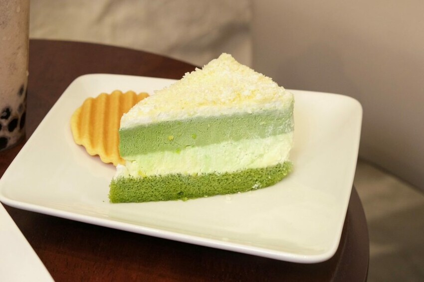 玉津咖啡｜台中南屯新開幕韓系咖啡廳，銅板價星冰樂+甜點通通吃得到! - 肉依小姐吃什麼