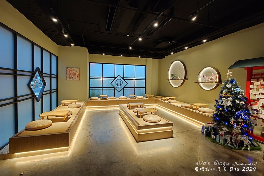 台中市西屯區【台中燒肉】山鯨本家.HONKE,跨年就是要吃好料的呀,免出國讓人彷彿置身於日本,浮誇的和牛寶箱一登場相當的吸睛,打開寶箱之後乾冰流出來,這畫面還自帶著仙氣!吃燒肉也可以擁有滿滿的儀式感喔