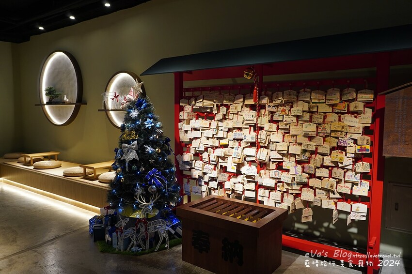 台中市西屯區【台中燒肉】山鯨本家.HONKE,跨年就是要吃好料的呀,免出國讓人彷彿置身於日本,浮誇的和牛寶箱一登場相當的吸睛,打開寶箱之後乾冰流出來,這畫面還自帶著仙氣!吃燒肉也可以擁有滿滿的儀式感喔