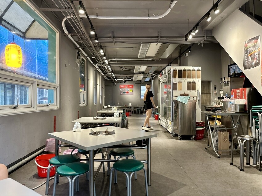 【松山美食推薦】一桶薑母鴨:新開幕爆蛋紅蟳薑母鴨和泰國蝦、鴨