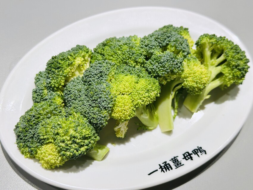 【一桶薑母鴨，一桶活蝦】春夏限定新菜單登場！蔬果龍骨鍋、活蝦