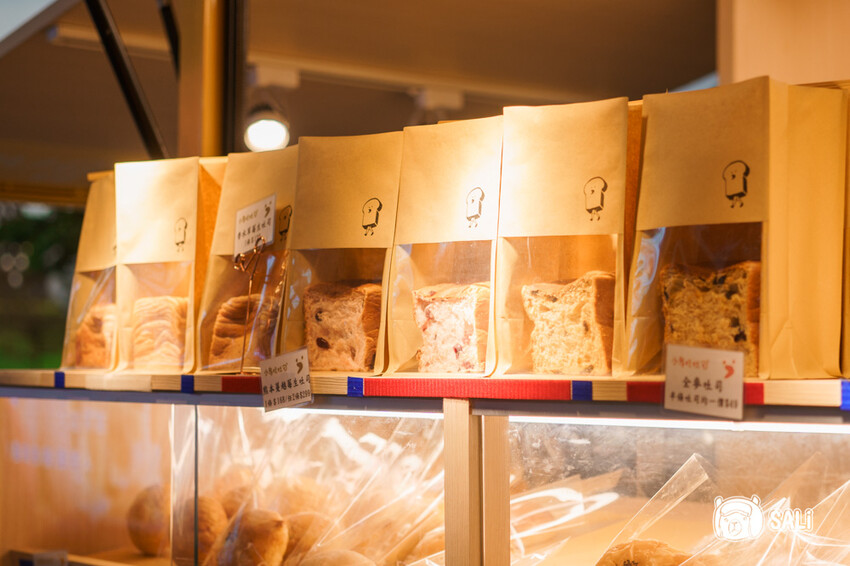 小鳥吃吐司 嘉義號｜北部人氣麵包品牌 前進嘉義，鹹口味千層可頌、還有繽紛千層水果可頌 - 莎笠，小日子