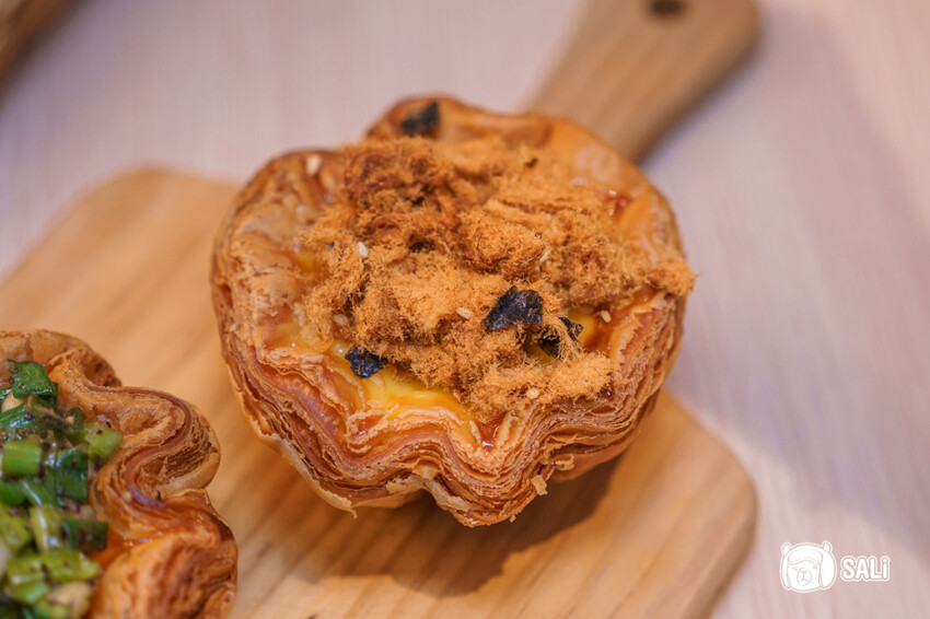 小鳥吃吐司 嘉義號｜北部人氣麵包品牌 前進嘉義，鹹口味千層可頌、還有繽紛千層水果可頌 - 莎笠，小日子