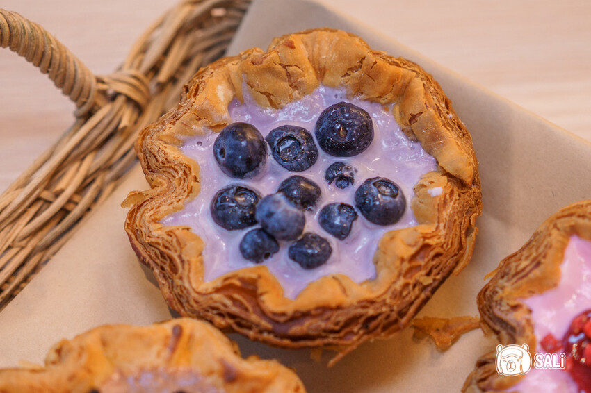 小鳥吃吐司 嘉義號｜北部人氣麵包品牌 前進嘉義，鹹口味千層可頌、還有繽紛千層水果可頌 - 莎笠，小日子