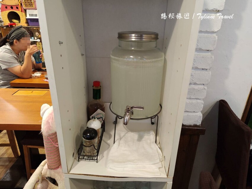 新北市板橋區【新北美食】一隅有貓,溫暖的貓咪中途餐廳 | 異國輕食咖啡廳、小貓陪伴用餐 | 可認養喜歡貓咪 | 板橋美食推薦