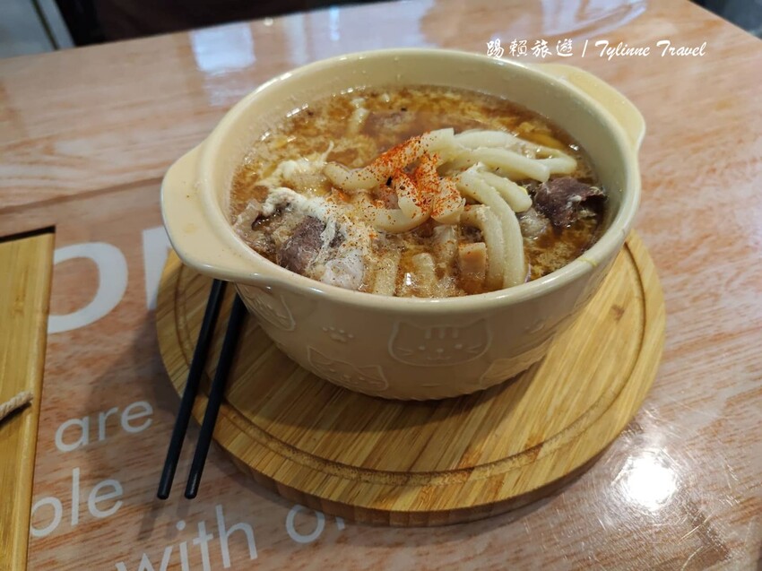 新北市板橋區【新北美食】一隅有貓,溫暖的貓咪中途餐廳 | 異國輕食咖啡廳、小貓陪伴用餐 | 可認養喜歡貓咪 | 板橋美食推薦