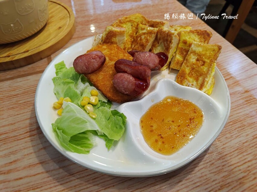 新北市板橋區【新北美食】一隅有貓,溫暖的貓咪中途餐廳 | 異國輕食咖啡廳、小貓陪伴用餐 | 可認養喜歡貓咪 | 板橋美食推薦