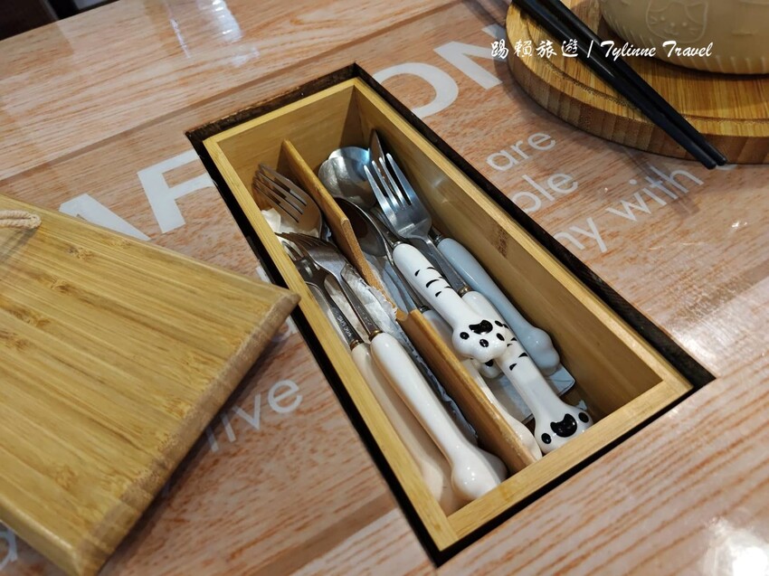 新北市板橋區【新北美食】一隅有貓,溫暖的貓咪中途餐廳 | 異國輕食咖啡廳、小貓陪伴用餐 | 可認養喜歡貓咪 | 板橋美食推薦