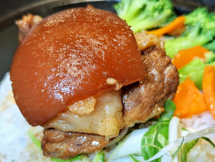 【美食】「占元府」牛肉麵、飯煲、麵煲、湯煲，北車牛肉麵推薦、