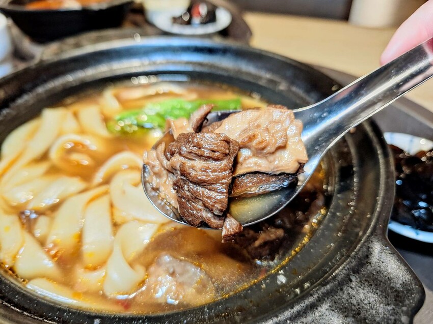 【美食】「占元府」牛肉麵、飯煲、麵煲、湯煲，北車牛肉麵推薦、