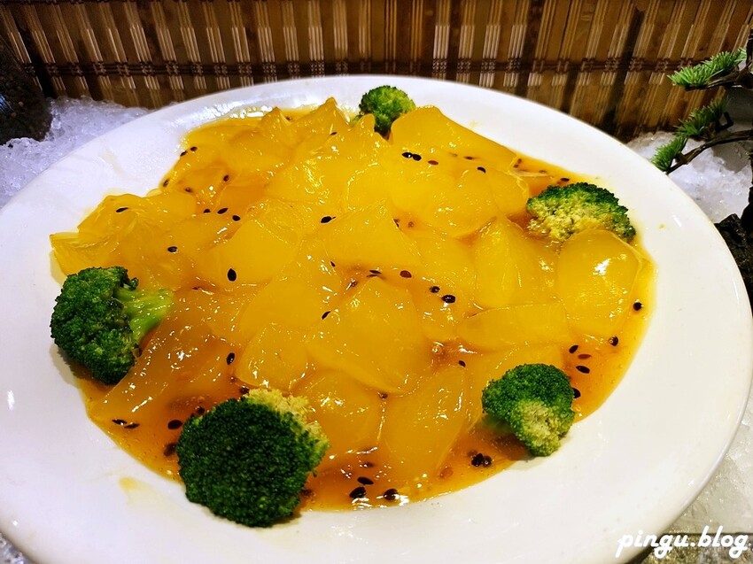 台中市西屯區潮港城太陽百匯｜台中Buffet吃到飽推薦 釜山海鮮季開跑 四人同行送巨無霸檸檬泰國蝦 百道料理無限供應 螃蟹