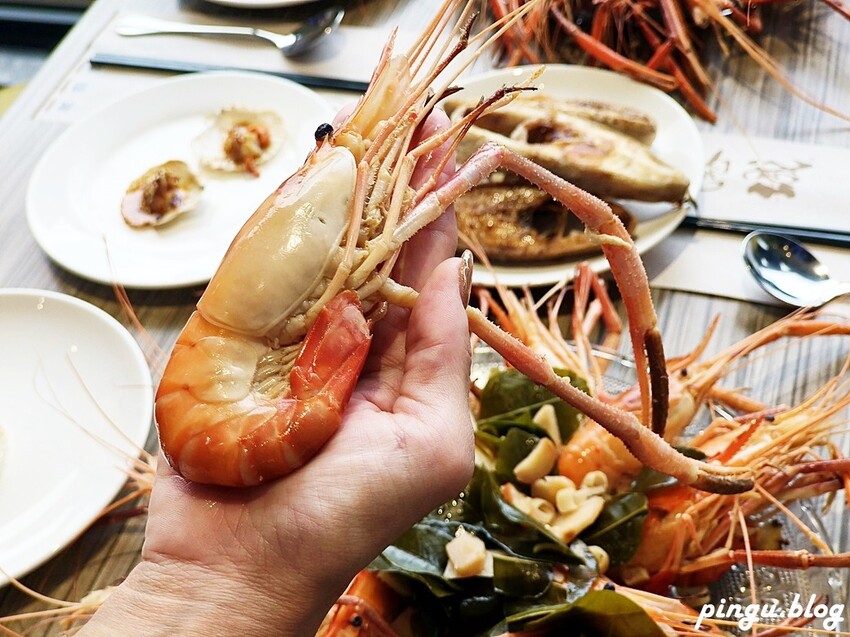 台中市西屯區潮港城太陽百匯｜台中Buffet吃到飽推薦 釜山海鮮季開跑 四人同行送巨無霸檸檬泰國蝦 百道料理無限供應 螃蟹