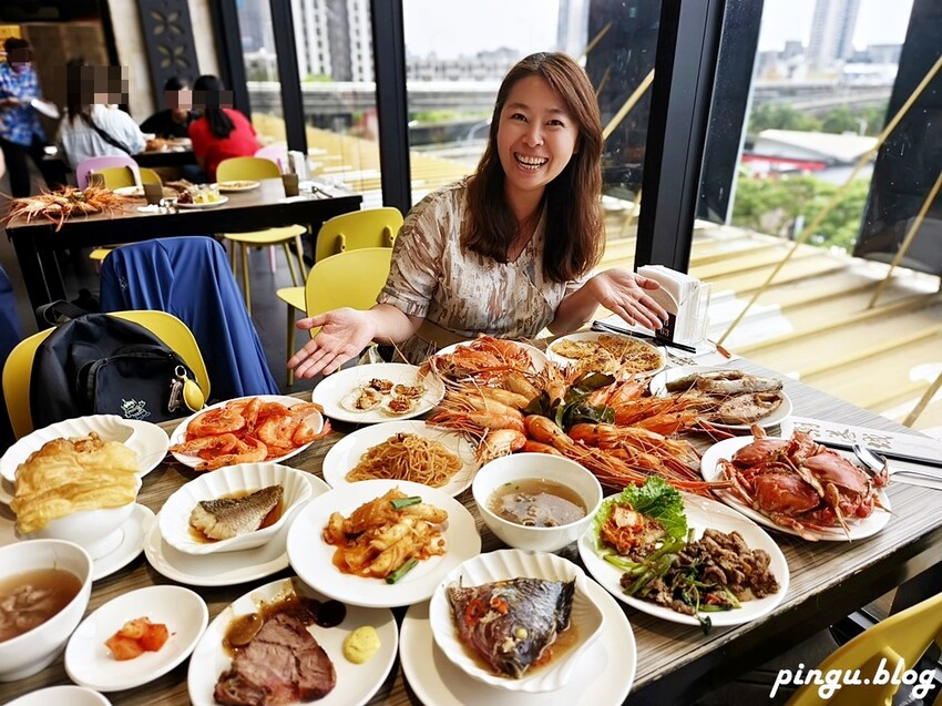 台中市西屯區潮港城太陽百匯｜台中Buffet吃到飽推薦 釜山海鮮季開跑 四人同行送巨無霸檸檬泰國蝦 百道料理無限供應 螃蟹