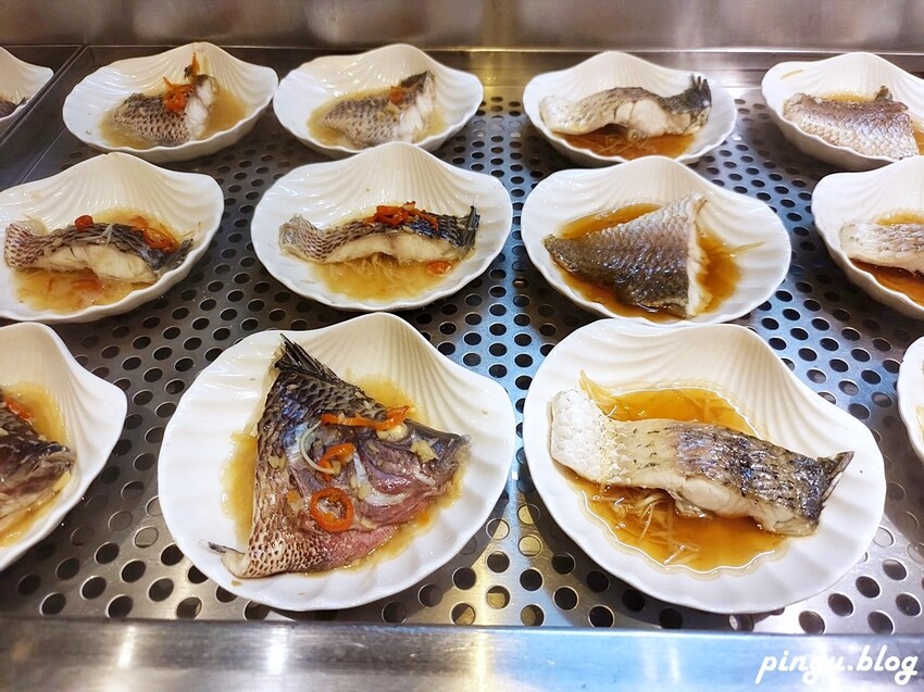 台中市西屯區潮港城太陽百匯｜台中Buffet吃到飽推薦 釜山海鮮季開跑 四人同行送巨無霸檸檬泰國蝦 百道料理無限供應 螃蟹