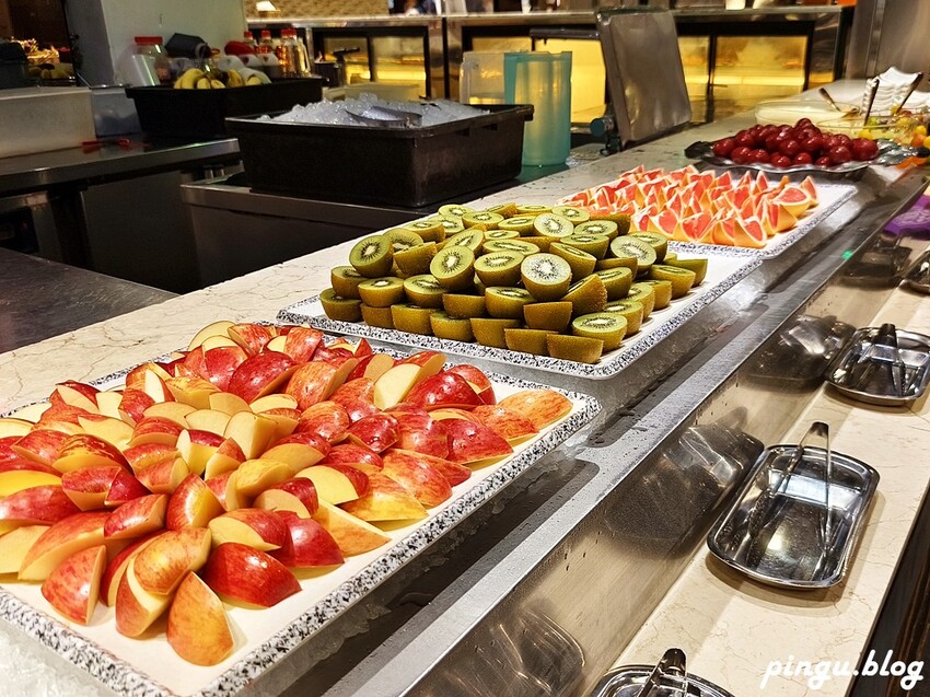 台中市西屯區潮港城太陽百匯｜台中Buffet吃到飽推薦 釜山海鮮季開跑 四人同行送巨無霸檸檬泰國蝦 百道料理無限供應 螃蟹