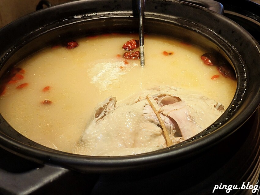 台中市西屯區潮港城太陽百匯｜台中Buffet吃到飽推薦 釜山海鮮季開跑 四人同行送巨無霸檸檬泰國蝦 百道料理無限供應 螃蟹