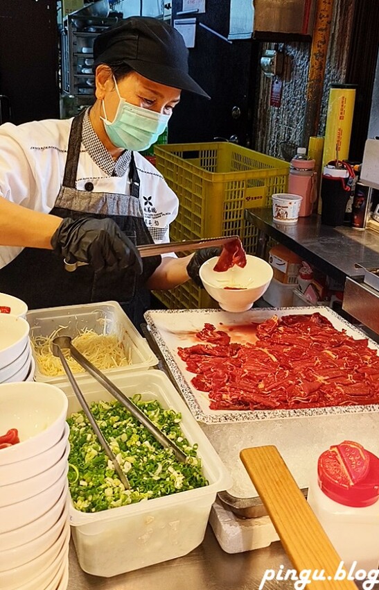 台中市西屯區潮港城太陽百匯｜台中Buffet吃到飽推薦 釜山海鮮季開跑 四人同行送巨無霸檸檬泰國蝦 百道料理無限供應 螃蟹