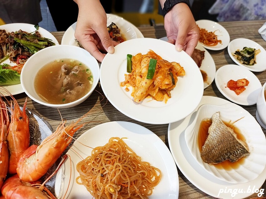 台中市西屯區潮港城太陽百匯｜台中Buffet吃到飽推薦 釜山海鮮季開跑 四人同行送巨無霸檸檬泰國蝦 百道料理無限供應 螃蟹