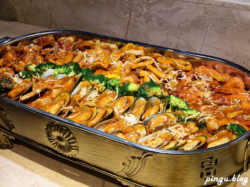 台中市西屯區潮港城太陽百匯｜台中Buffet吃到飽推薦 釜山海鮮季開跑 四人同行送巨無霸檸檬泰國蝦 百道料理無限供應 螃蟹