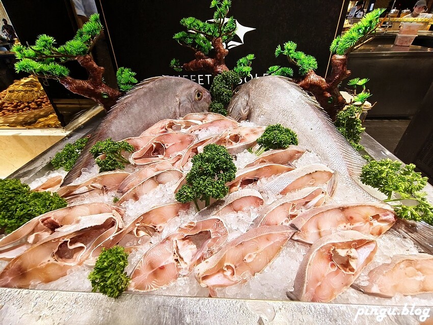 台中市西屯區潮港城太陽百匯｜台中Buffet吃到飽推薦 釜山海鮮季開跑 四人同行送巨無霸檸檬泰國蝦 百道料理無限供應 螃蟹