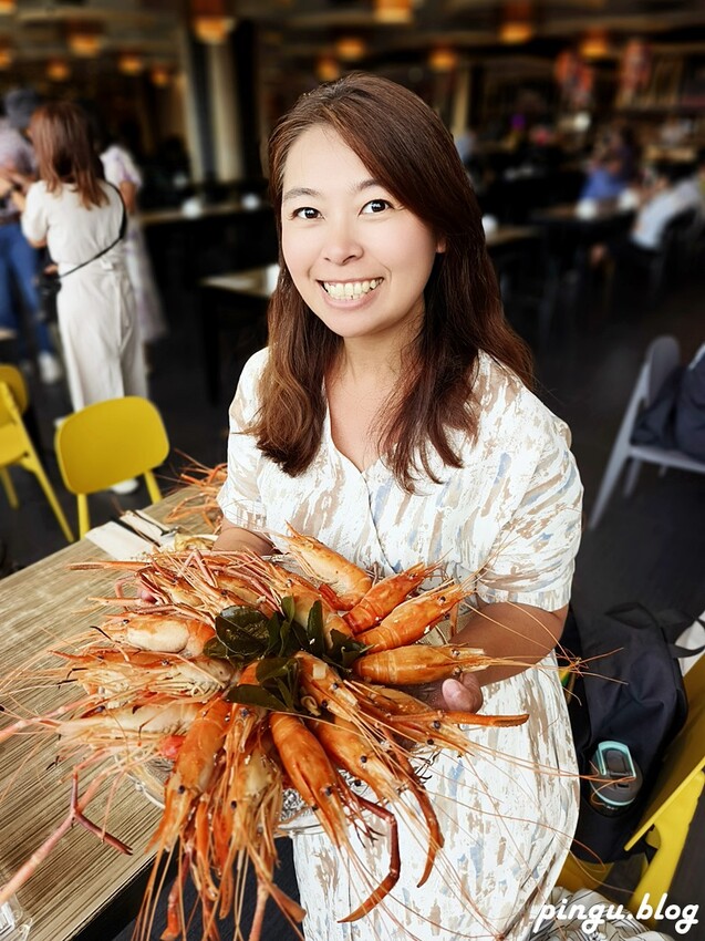 台中市西屯區潮港城太陽百匯｜台中Buffet吃到飽推薦 釜山海鮮季開跑 四人同行送巨無霸檸檬泰國蝦 百道料理無限供應 螃蟹