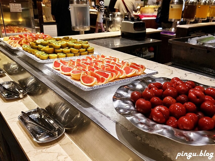 台中市西屯區潮港城太陽百匯｜台中Buffet吃到飽推薦 釜山海鮮季開跑 四人同行送巨無霸檸檬泰國蝦 百道料理無限供應 螃蟹