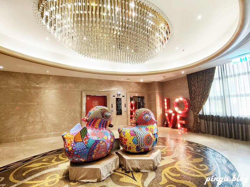 台中市西屯區潮港城太陽百匯｜台中Buffet吃到飽推薦 釜山海鮮季開跑 四人同行送巨無霸檸檬泰國蝦 百道料理無限供應 螃蟹