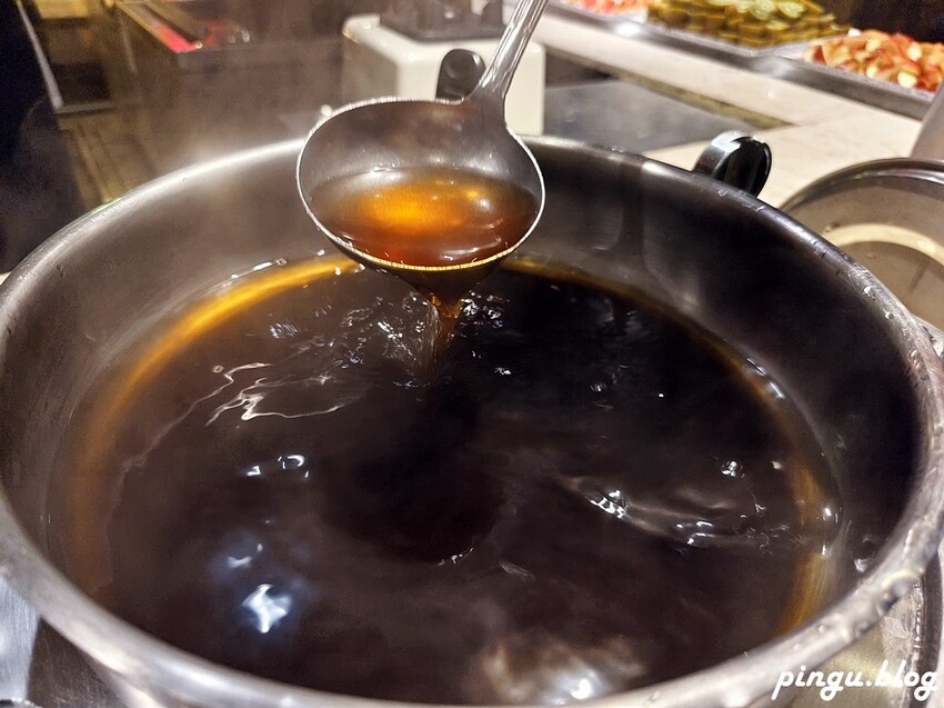 台中市西屯區潮港城太陽百匯｜台中Buffet吃到飽推薦 釜山海鮮季開跑 四人同行送巨無霸檸檬泰國蝦 百道料理無限供應 螃蟹