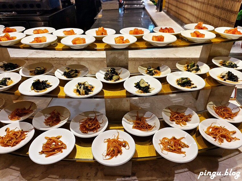 台中市西屯區潮港城太陽百匯｜台中Buffet吃到飽推薦 釜山海鮮季開跑 四人同行送巨無霸檸檬泰國蝦 百道料理無限供應 螃蟹