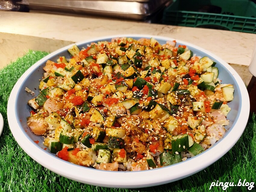 台中市西屯區潮港城太陽百匯｜台中Buffet吃到飽推薦 釜山海鮮季開跑 四人同行送巨無霸檸檬泰國蝦 百道料理無限供應 螃蟹