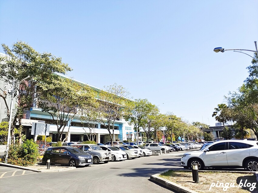 台中市西屯區潮港城太陽百匯｜台中Buffet吃到飽推薦 釜山海鮮季開跑 四人同行送巨無霸檸檬泰國蝦 百道料理無限供應 螃蟹