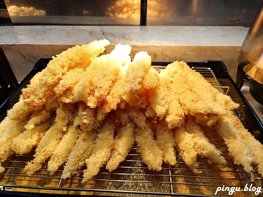 台中市西屯區潮港城太陽百匯｜台中Buffet吃到飽推薦 釜山海鮮季開跑 四人同行送巨無霸檸檬泰國蝦 百道料理無限供應 螃蟹