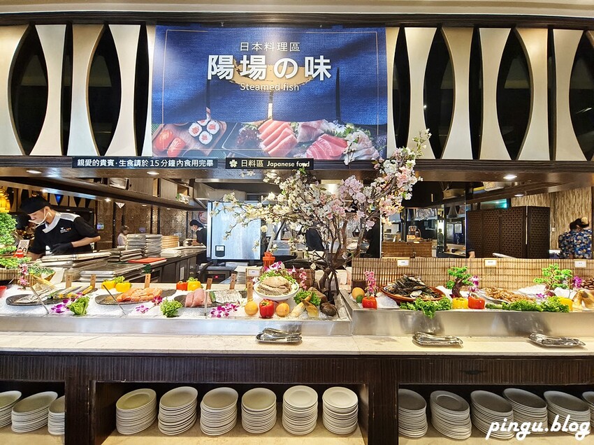 台中市西屯區潮港城太陽百匯｜台中Buffet吃到飽推薦 釜山海鮮季開跑 四人同行送巨無霸檸檬泰國蝦 百道料理無限供應 螃蟹