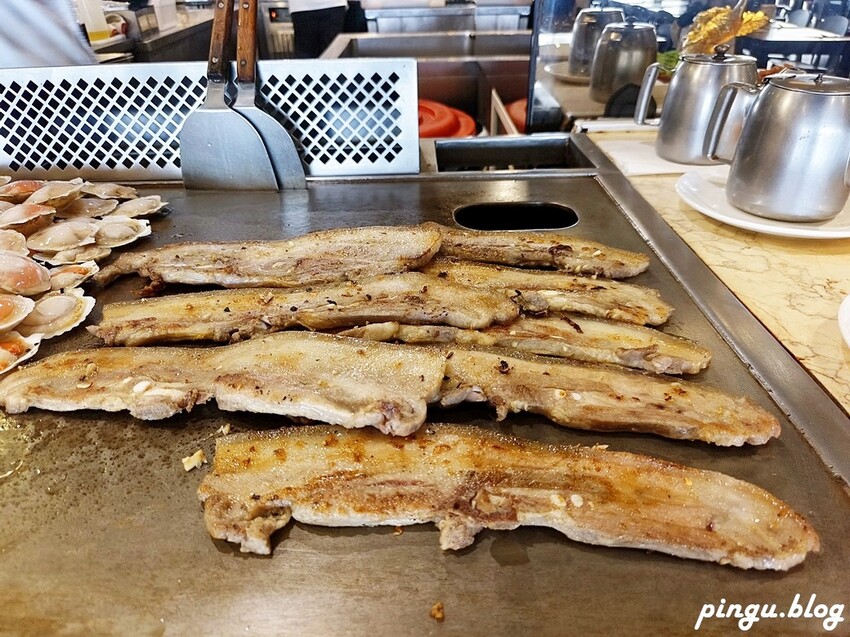 台中市西屯區潮港城太陽百匯｜台中Buffet吃到飽推薦 釜山海鮮季開跑 四人同行送巨無霸檸檬泰國蝦 百道料理無限供應 螃蟹