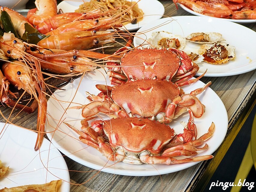 台中市西屯區潮港城太陽百匯｜台中Buffet吃到飽推薦 釜山海鮮季開跑 四人同行送巨無霸檸檬泰國蝦 百道料理無限供應 螃蟹