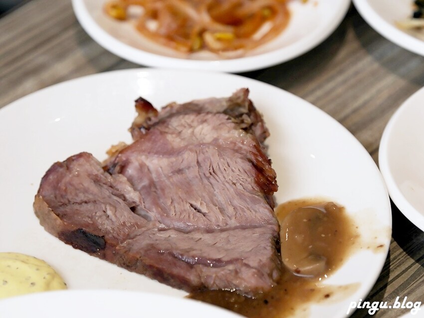 台中市西屯區潮港城太陽百匯｜台中Buffet吃到飽推薦 釜山海鮮季開跑 四人同行送巨無霸檸檬泰國蝦 百道料理無限供應 螃蟹