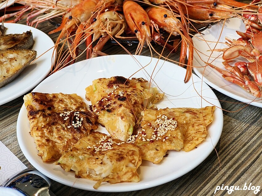 台中市西屯區潮港城太陽百匯｜台中Buffet吃到飽推薦 釜山海鮮季開跑 四人同行送巨無霸檸檬泰國蝦 百道料理無限供應 螃蟹