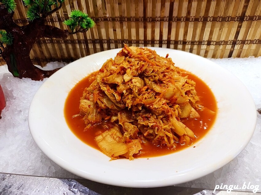 台中市西屯區潮港城太陽百匯｜台中Buffet吃到飽推薦 釜山海鮮季開跑 四人同行送巨無霸檸檬泰國蝦 百道料理無限供應 螃蟹