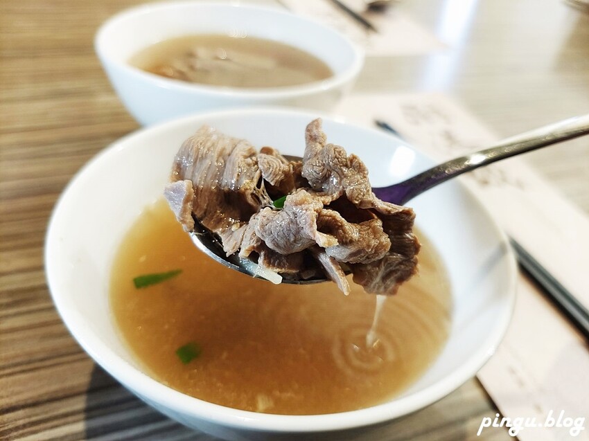 台中市西屯區潮港城太陽百匯｜台中Buffet吃到飽推薦 釜山海鮮季開跑 四人同行送巨無霸檸檬泰國蝦 百道料理無限供應 螃蟹