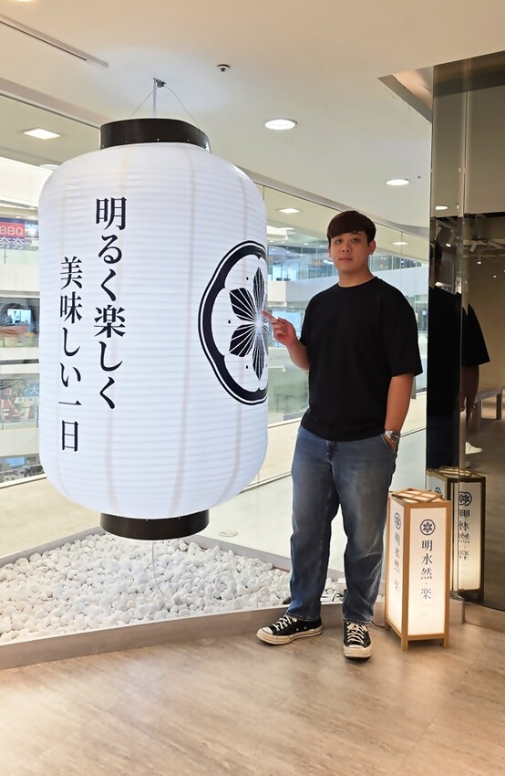 台中慶生餐廳首選｜Google 評論4.8高分，高CP值頂級無菜單鐵板燒。活龍蝦三吃、日本A5和牛、北海道干貝，14品料理只要$1600，想吃先預約！！