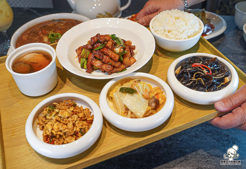 高雄夢時代首間 白玉樓 台菜定食、經典懷舊台菜美食 X 傳承第四代的台菜料理、高雄台菜 - 跟著尼力吃喝玩樂&親子生活