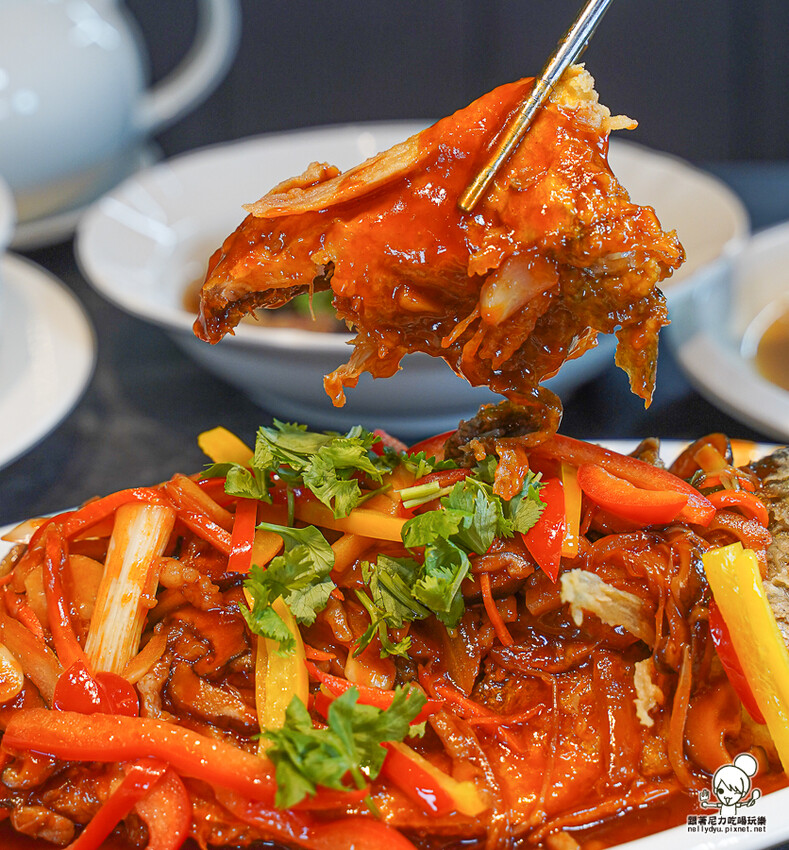 高雄夢時代首間 白玉樓 台菜定食、經典懷舊台菜美食 X 傳承第四代的台菜料理、高雄台菜 - 跟著尼力吃喝玩樂&親子生活