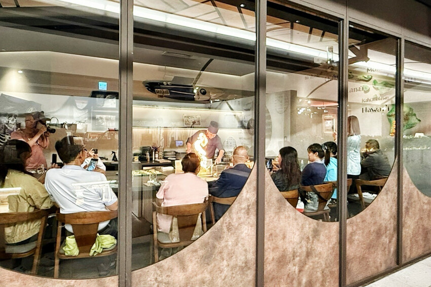 全台唯一夏威夷無菜單鐵板燒!近距離看火焰秀!整尾加拿大龍蝦都是我的~