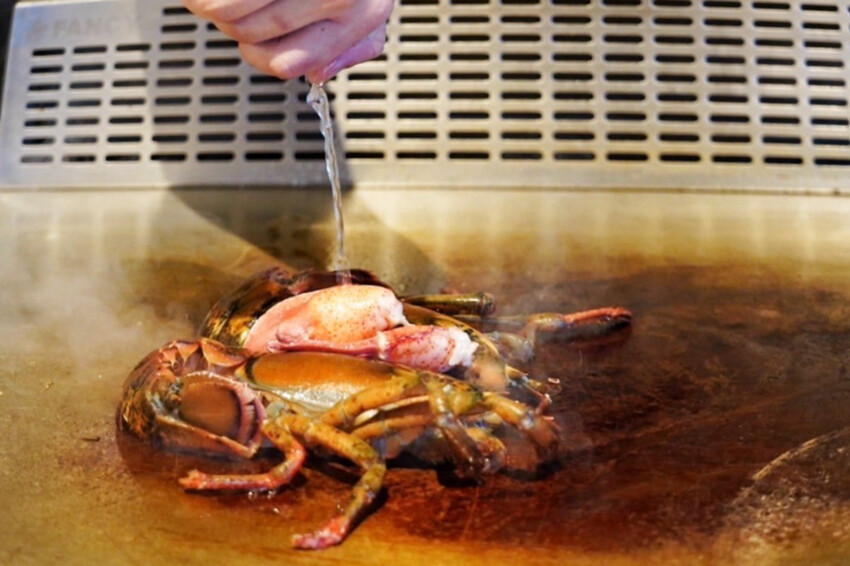全台唯一夏威夷無菜單鐵板燒!近距離看火焰秀!整尾加拿大龍蝦都是我的~