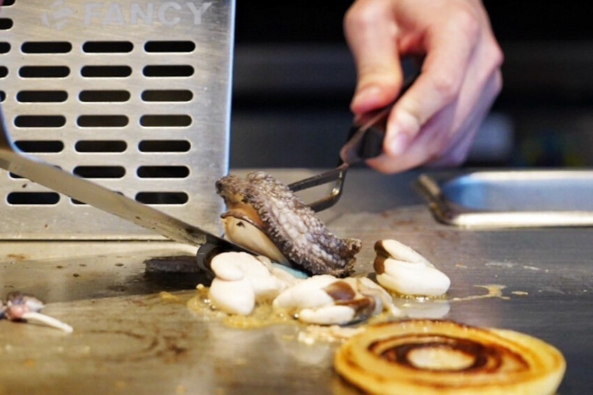 全台唯一夏威夷無菜單鐵板燒!近距離看火焰秀!整尾加拿大龍蝦都是我的~
