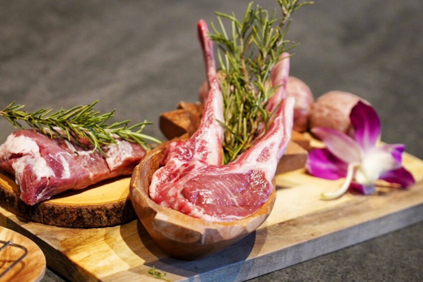 全台唯一夏威夷無菜單鐵板燒!近距離看火焰秀!整尾加拿大龍蝦都是我的~