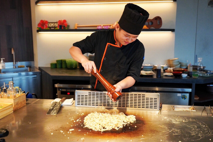 全台唯一夏威夷無菜單鐵板燒!近距離看火焰秀!整尾加拿大龍蝦都是我的~