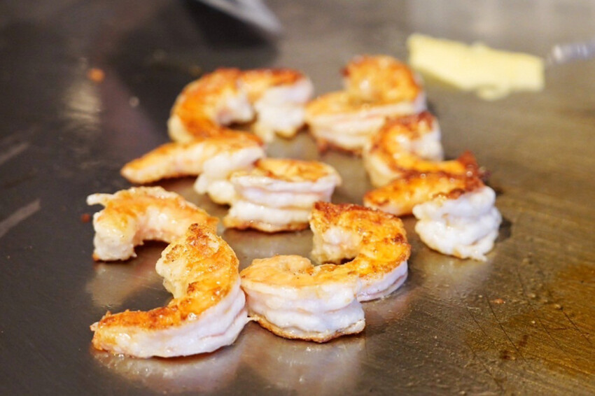 全台唯一夏威夷無菜單鐵板燒!近距離看火焰秀!整尾加拿大龍蝦都是我的~