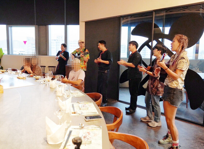 全台唯一夏威夷無菜單鐵板燒!近距離看火焰秀!整尾加拿大龍蝦都是我的~