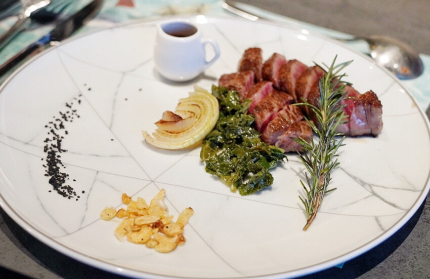 全台唯一夏威夷無菜單鐵板燒!近距離看火焰秀!整尾加拿大龍蝦都是我的~